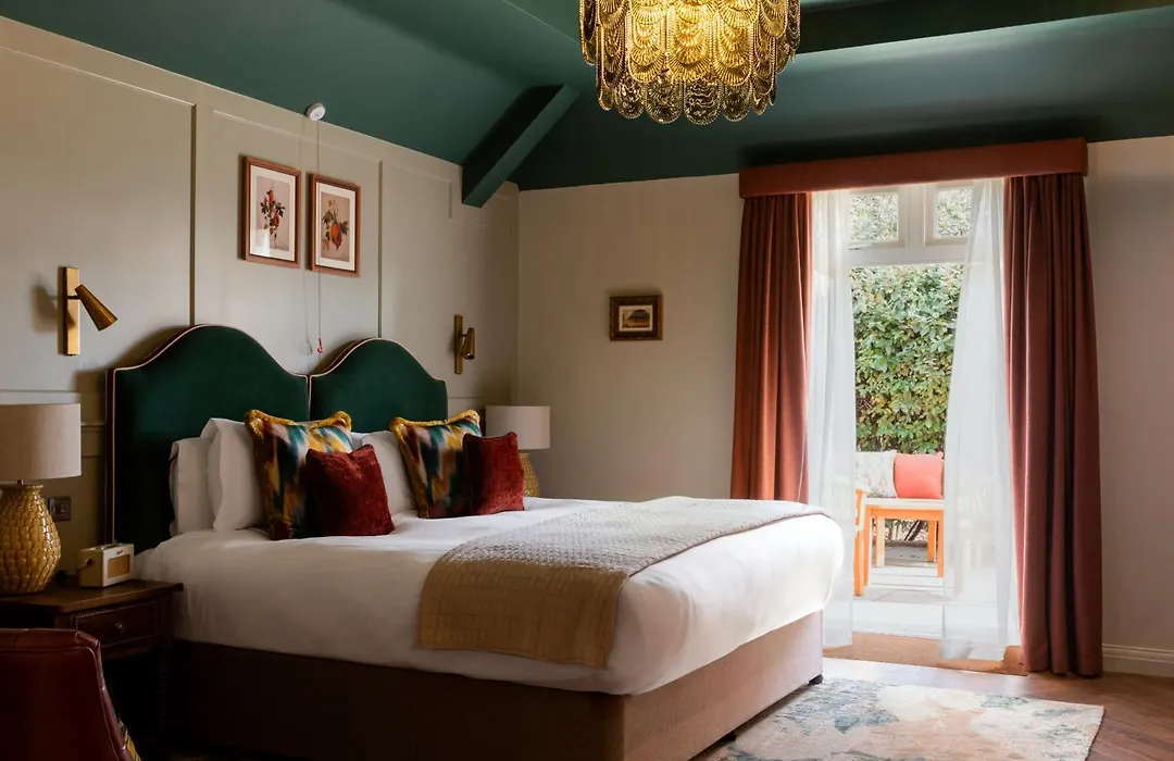 Coach & Horses Hotel-1